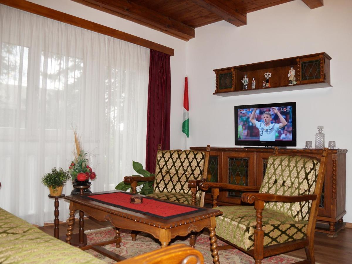 Fenyves Vendeghaz Apartment Babolna Bagian luar foto