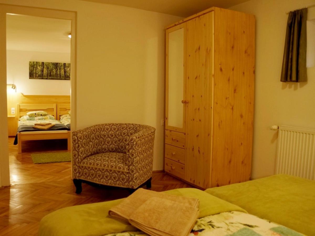 Fenyves Vendeghaz Apartment Babolna Bagian luar foto